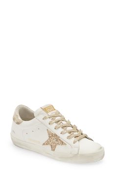 Preppy Shoes Women, Gold Golden Goose, Golden Goose Hi Star, Elegant Sneakers, Golden Goose Superstar, Dr Shoes, Preppy Shoes, Top Sneakers Women, Paris Mode