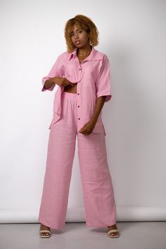 Elevate your casual-chic style with our GENEVA Linen Set. This versatile ensemble features wide-leg, high-waisted pants for a flattering silhouette and a short-sleeve, button-up oversized shirt for effortless sophistication. Crafted from breathable linen, this set keeps you comfortable and fashion-forward, whether you're lounging at home or stepping out for a leisurely brunch. 💠 Please note that the shirt and pants can be purchased separately. See other listings:   https://www.etsy.com/de-en/shop/LuluComfort? 📌 SIZES Available in a range of sizes to ensure the perfect fit for every body type: ➡️ XS: US 2 / UK 6 ➡️ S: US 4-6 / UK 8-10 ➡️ M: US 8-10 / UK 12-14 ➡️ L: US 12-14 / UK 16-18 ➡️ XL: US 16 / UK 20 ➡️ XXL: US 16 / UK 20 📸 MODEL The model on the pictures is 176cm/5'8" tall and wear Solid Linen Sets With Pockets, Solid Color Linen Sets With Pockets, Spring Casual Button-up Pant Set, Casual Spring Button-up Pant Set, Solid Linen Loungewear Sets, Solid Color Linen Loungewear Sets, Summer Relaxed Fit Button-up Pants, Relaxed Fit Button-up Summer Pants, Relaxed Fit Summer Pants With Button-up