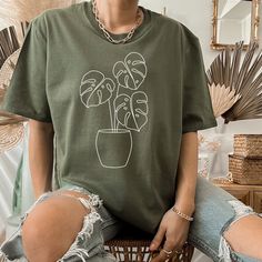 This simple monstera plant t-shirt is fun, trendy, and perfect for any occasion! Our soft and comfy tees make the perfect gift for any house plant lover, or yourself because you're awesome and deserve it!🪴 **White shirts will come with green vinyl design unless otherwise requested! If you would like green vinyl for the design on another color shirt, please send me a message :) TEE SIZING/INFO: * Available in sizes XS-3XL * These are Unisex tees! Women may prefer one size smaller than usual. * P Monstera Shirt, Plant Tshirt, Plant Shirts, Plants Monstera, Halloween Shirts Kids, Crazy Plant Lady, Green Vinyl, Dancing Skeleton, Monstera Plant