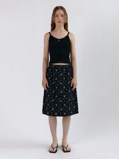 This is a feminine and modern skirt by WEARIS that is made out of high quality and sturdy material. With distinctive mood of the design and comfortable wear, you can style it for your comfortable daily outfit.- Lovely mood of flower print fabric- Elastic waistband for comfortable wear- Modern and minimal mood Black Viscose Skirt For Spring, Casual Viscose Skirt For Day Out, Black Relaxed Fit Viscose Skirt, Black Viscose Bottoms For Spring, Black Floral Print Skirt For Day Out, Modern Skirt, Modern Tops, Lace Sleeveless Top, Rose Pendant