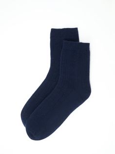 Made from an indulgently soft Mongolian cashmere, these socks are exquisitely soft and a real treat for your feet. Its extreme warmth, yet its delicate softness against the skin. Cashmere socks should not be worn with shoes, boots or trainers as the delicate fibres of Cashmere may be damaged by friction. *Product color may vary due to lighting. Please refer to the simple studio shots for the actual color Knit Bed, Studio Shots, Bed Socks, Cashmere Socks, Comfy Slippers, Mens Cashmere, Knit Men, Soft Shoes, Warm Socks