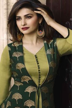 Banarsi Jacket, Jacket Kurti, Party Wear Maxi Dresses, Prachi Desai, Indian Kurti Designs, Saree Kurti, Designer Kurti Patterns