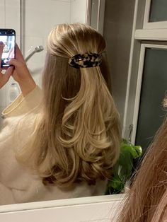 Sixth Form Hairstyles, Short Blonde Hair With Layers, Small Hair Clips Hairstyles, Scandi Hair, College Blonde, Hair Tips Video, Hair Aesthetic, Styling Hair