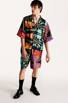 br {mso-data-placement:same-cell;} br {mso-data-placement:same-cell;} br {mso-data-placement:same-cell;} Men Short-Sleeved Shirt. Featuring an all-over floral motif, this multicolored shirt is made from silk twill in a loose fit, and has a front button-down fastening and back yoke. - 100% floral black printed Italian silk twill- print exclusively designed by Florentina Leitner- tailored in Ukraine Florentina Leitner, Silk Robes, Silk Robe, Silk Twill, Black Print, Floral Motif, Men Short Sleeve, Black Floral, Short Sleeve Shirt