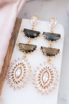 Large Chandelier Earrings Black and Brown Stones Gold Earrings - Etsy Black Tie Wedding Jewelry, Earrings For Black Dress Formal, Black Cocktail Outfit, Gold Jewlry, Unique Bridal Earrings, Bridal Umbrella, Statement Wedding Jewelry, Wedding Guest Outfit Spring, Bridal Statement Earrings