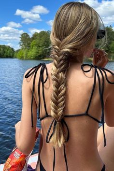 25 Fishtail Braid Hairstyles: Effortlessly Stylish Looks to Try | Lookosm Fishtail Braid Hairstyles, Fishtail Braid, Work Hairstyles, Sporty Hairstyles, Braid Hairstyles, Easy Hairstyles For Long Hair