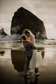 Cannon Beach Wedding Oregon Coast, Oregon Elopement Photography, Canon Beach Oregon Wedding, Cannon Beach Oregon Elopement, Oregon Coast Wedding Photos, Pnw Beach Wedding, Oregon Couples Photography, Cannon Beach Oregon Photography, Oregon Coast Couples Photography