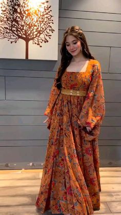 Makeup Tip, Gaun Fashion, Pakistani Dresses Casual, Trendy Dress Outfits, Sleeves Designs For Dresses, Simple Pakistani Dresses, Designer Party Wear Dresses, Designer Dresses Casual