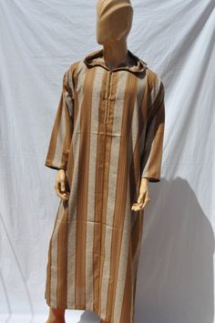 Djellaba Moroccan is young for men, oriental caftan Beautiful Moroccan cotton caftan for men. This Moroccan garment is handmade in soft cotton fabric. This caftan is very pleasant to wear mainly in summer, at the beach, after a spa, inside, outside, at a party ... Very quick to wear, do not stick to the skin, this caftan is a must have really clothes. -The cotton -embroidery - color: Yellow . -Machine wash. Shipping I do ship worldwide by registered mil with tracking number ; shipping time takes Bohemian Striped Long Sleeve Kaftan, Striped Long Sleeve Bohemian Kaftan, Traditional Long Sleeve Kaftan For Loungewear, Caftan For Men, Kaftan Ramadan, Kaftan For Men, Summer At The Beach, Cotton Caftan, Moroccan Kaftan