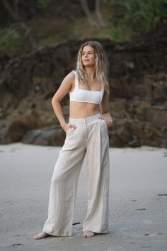 Step into comfort and style with our oatmeal linen pants for women. These breathable linen trousers are perfect for everyday wear, offering a casual yet chic look. Equipped with side pockets, our casual linen pants with pockets combine functionality with fashion. The comfortable elastic waist linen pants ensure a perfect fit, adaptable to any body shape. Whether you're dressing up or dressing down, these versatile full-length linen trousers are an impeccable choice for any wardrobe.