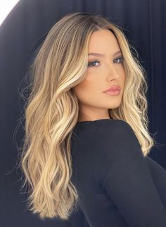 Blond Hair Balayage Honey, Full Balyage Long Hair, Blending Brown Roots With Blonde Hair, Sunkissed Blonde Hair Balayage, Money Piece Golden Blonde, Long Blonde Face Frame, Golden Blonde Dark Roots, Gold Beige Hair, Grown Out Roots Blonde