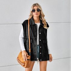 Black Denim Vest Outfit, Oversized Denim Vest, Denim Vest Outfit, Sleeveless Denim Jacket, Black Denim Vest, Moda Denim, Vest Outfit, Legging Jeans, Pockets Fashion