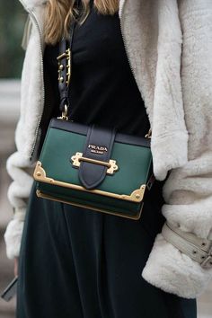 Designer bag / street style fashion / #fashion #womensfashion #streetstyle #ootd #style #handbag #designerbag #luxury  / Pinterest: @fromluxewithlove Street Style Bags, Closet Needs, Fall Handbags, Handbag Outfit, Handbags Affordable