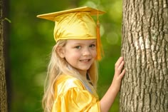 Kindergarten Graduate Photoshoot, Preschool Graduation Pictures Ideas, Preschool Graduation Photos, Kindergarten Graduation Photos, Prek Graduation Photo Ideas, Preschool Graduation Photoshoot, Kindergarten Graduation Photoshoot