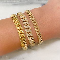 Planned Outfits, Cuban Chain Bracelet, Chain Layering, Outfit Tips, Italian Chain, Gold Cuban Link Chain, Miami Cuban Link Chain, Link Chain Bracelet, Jewelry Accessories Ideas