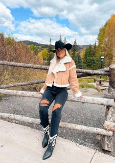 Winter Country Concert Outfits To Keep You Warm & Looking Chic! Western Concert Outfit, Concert Outfit Night, Simple Western Outfits, Western Outfit Ideas, Abercrombie Style