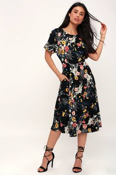 St. Tropez Harbor Black Floral Print Short Sleeve Midi Dress Black Floral Dress Short, Floral Dress Winter, Black Floral Print Dress, Chic Black Dress, Trendy Dresses Summer, 50s Fashion Dresses, Full Midi Skirt, Short Sleeve Midi Dress, Black Floral Dress