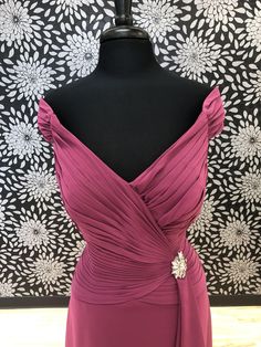 This beautiful dress could be perfect for a mother of the bride of groom! This dress is a size 10. The measurements are: bust-39, waist-31, hips-43. Please see our Sizing Section for questions on how to measure. This gown is a sample and may show signs of shop-wear. For a full list of what shop-wear may include please click here and see question number 2. Elegant Mother Of The Bride Dress With Pleated Bodice, Elegant Fitted Evening Dress For Mother Of The Bride, Elegant Fitted Mother Of The Bride Dress, V-neck Mother Of The Bride Dress With Fitted Bodice, Mother Of The Bride Gown With Sweetheart Neckline, Fitted Pink Mother Of The Bride Dress, Evening Mother Of The Bride Dress With Ruched Bodice, Fitted Evening Dress For Mother Of The Bride, Elegant Ruched Mother Of The Bride Dress