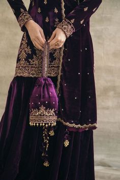 Sagan Outfits, Velvet Gharara, Gharara Dress, Sureena Chowdhri, Gharara Designs, Stylish Short Dresses, Velvet Suit