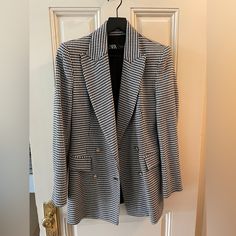 Beautiful Houndstooth Women’s Blazer From Zara. Features Include - Double Breasted, Black And White, Gold Buttons, Shoulder Pads. Size Medium - Never Worn Before! Chic Houndstooth Outerwear For Office Wear, Classic White Houndstooth Blazer, Black Tweed Jacket With Houndstooth Pattern For Work, Zara Houndstooth Blazer For Fall, Zara Houndstooth Outerwear For Work, Zara Houndstooth Blazer For Office, Chic Zara Blazer With Houndstooth Pattern, White Houndstooth Blazer For Workwear, White Houndstooth Blazer For Work