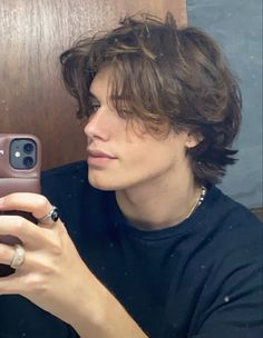 Cool Haircuts For Men Teenage Guys, Haircut Ideas For Men Medium, Wavy Hair Men Aesthetic, Guys Layered Haircuts, Cute Guy With Mullet, Flowy Hairstyles Men, Guys Flow Hair, Long Hair With Layers Guys, Long Thick Hair Hairstyles Men