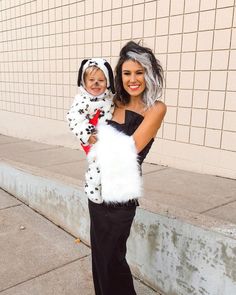 disney costumes Mommy And Me Disney, Mom And Baby Costumes, Mommy Halloween, Bubble Gum Bubble, Gum Bubble, Mom Halloween Costumes, Hello Fashion Blog, Toddler Costumes Girl, Mom Costumes