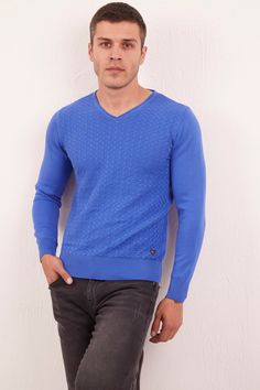 It is a Tiny Patterned Fall Knit Pullover that you can use both in spring and winter with its open V-neck.  Plain Color Cotton Sweater Men completes your combinations with its quality and stylish appearance. V Neck Sweater is a very comfortable product to use. Fall Knit Sweater piece dye sweater goes well with jeans and sports trousers. Made in Turkey. Product Code: 70449 Product Blend: %100 Cotton Product Fabric: Cotton Product Color: Ecru, Sax, Red Violet, Yellow, Hunter, Black, Dark Blue Prod Casual V-neck Winter Sweatshirt, Winter Knit V-neck Sweater, Casual Fine Knit V-neck Sweater For Winter, Casual V-neck Knit Cardigan, Casual Textured Knit Long Sleeve Polo Sweater, Casual Long Sleeve Textured Knit Polo Sweater, Casual Long Sleeve Textured Polo Sweater, Casual Blue V-neck Sweatshirt, Casual V-neck Polo Sweater For Winter