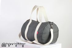 $37 Gray duffel bag, sport use bag, handle and long strap, washable, gym yoga bag zipper closure unisex circle sport bag, fully lined Teacher Bags, Barrel Bag, College Bags, Yoga Bag, Duffel Bags, Gym Yoga, Gorgeous Bags, Bag Handle, Personalize Bag