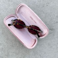 Closet Clothing, Purse Luxury, White Ferrari, Accessories Aesthetic, Miu Miu Sunglasses, Dior Sandals, Outfit Shopping, Stylish Glasses, Material Girls