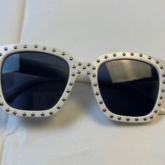 Never Worn White Sunglasses For Summer Festival, White Festival Sunglasses For Summer, Summer Festival White Sunglasses, White Tinted Festival Sunglasses, Casual White Sunglasses For Party, 1990 Fashion, Paris Is Burning, White Rims, White Sunglasses