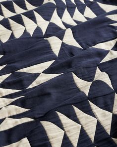 a black and white quilt with stars on it