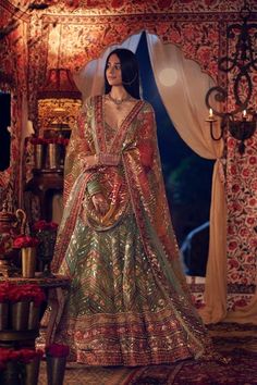 Mehndi Ideas, Indian Outfits Lehenga, Indian Bride Outfits, Traditional Indian Dress, Green Lehenga, Indian Dresses Traditional, Indian Bridal Dress, Traditional Indian Outfits, Indian Bridal Outfits