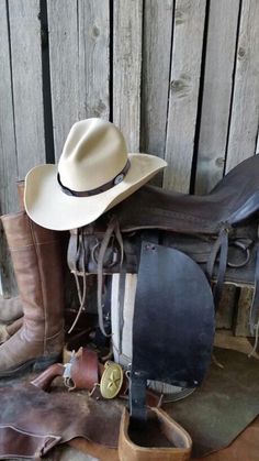 Rustic Adjustable Hat With Curved Brim, Adjustable Rustic Fedora Hat, Rustic Adjustable Brimmed Hat, Rustic Adjustable Short Brim Hat, Adjustable Felt Hat For Kentucky Derby Country Events, Adjustable Short Brim Hat Bands For Ranch, Vintage Adjustable Hats For Country Events, Custom Adjustable Fedora For Outdoor, Rigid Brimmed Hats For Country Events