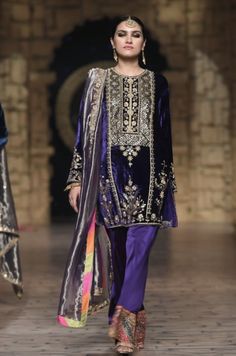 Kamiz Pattern, New Party Wear Dress, Velvet Kurta, Pakistani Couture, Colour Contrast, Classy Outfits For Women