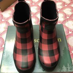 Very Beautiful Rain Boots Size 7 Simply Southern Shoes, Simply Southern, Shoes Color, Winter Rain, Shoes Women, Rain Boots, Black Red, Black And Red, Size 7