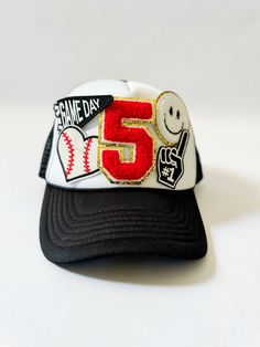 a black and white baseball hat with the number five on it