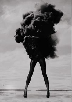 smoky Foto Art, Pics Art, Cool Ideas, Black And White Photography, Dark Art, White Photography, Dark Side, Human Silhouette, Surrealism