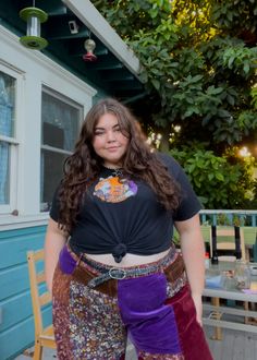 plus size girl wearing cute fall outfit wlw top patchwork pants Plus Size Summer Outfits Aesthetic, Plus Size Cottagecore Fashion, Plus Size Indie, 70s Style Outfits, Grunge Plus Size, Aesthetic Craft, Plus Size Fall Outfit, Plus Size Summer Outfits