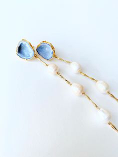 New for Holiday! The most stunning, lightweight, collar bone grazing statement earrings of the season. Beautifully crafted blue geode with gold bar and cascading Pearl detail. Perfect for an evening look or honeymoon! Available in a shorter size as well. dimensions: 6” Elegant Blue Pearl Drop Earrings, Blue Gemstone Pearl Drop Earrings, Luxury Blue Pearl Earrings, Blue Pearl Wedding Earrings, Fine Jewelry, Luxury Blue Gemstone Pearl Earrings, Collar Bone, Blue Geode, Gold Bar, Dark Colors