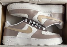 These custom hand painted Nike Air Force 1 sneakers feature a Brown color theme that helps you feel special! ★ Painted with acrylic leather paint and topped with a finished to ensure quality, durability, and long wear (waterproof, scratch proof, and dull-proof). ★ Sizes are in US. ★ These shoes are hand painted. ★ In the case that these shoes need to be washed, wetting a cloth and hand washing them is recommended, however they can be put in the wash set on delicate. Feel free to contact us for a Brown White And Baige Nike Sets, Brown Air Force Ones, White Nike Air Force, Custom Nike Air Force, Painted Nikes, White Nike Air, Nike Air Force 1s, Painted Sneakers, Nike Brown