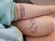 Velaris Mountain range Velaris Tattoo Knee, To The Stars That Listen And The Dreams, To The People Who Look At The Stars, High Lady Of The Night Court Tattoo, Tree Star Tattoo Land Before Time, Acotar Velaris Tattoo, To The Stars That Listen Tattoo, Feyres Tattoo Back, Rhysand Tattoo Knee