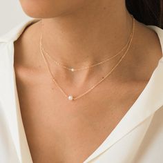 Pearl Necklace Simple, Wearing Pearls, Simple Pearl Necklace, Layered Pearl Necklace, Pearl Necklace Wedding, Detailed Necklace, Flat Back Earrings, Big Pearl, Diamond Jewelry Necklace