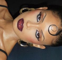 Vintage Makeup Black Women, Femme Fatale Makeup Black Woman, Ethereal Fashion Aesthetic, Kali Uchis Makeup Look, Naomi Campbell Makeup, Dark Seducer, Vampy Makeup For Black Women, Red Makeup Looks For Prom, Vamp Makeup Look