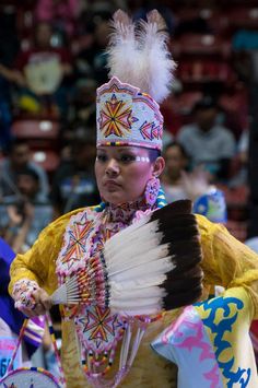 GON 2013, photo by Marty Thompson Fancy Shawl Regalia, Native American Indian Tribes, Fancy Shawl, Woodland Indians, Powwow Regalia, Beaded Crown, Indian Tribes