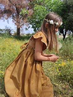 Mustard linen dress Flower Girl Wedding Dress, Girls Linen Dress, Girl Wedding Dress, Wedding Dress Summer, Vintage Sundress, First Birthday Outfit Girl, Linen Dress Summer, Flower Girl Wedding, Robes Vintage