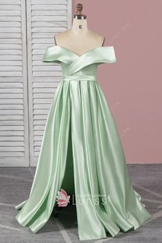 Elegant Green Off-shoulder Ball Gown, Elegant Off-shoulder Green Ball Gown, Green Off-shoulder Ball Gown For Prom, Off-shoulder Green Gown For Prom Season, Green Off-shoulder Gown For Prom Season, Green Off-shoulder Gown For Prom, Green Satin Ball Gown For Prom, Green Off-shoulder Prom Gown, Green Satin Ball Gown For Party