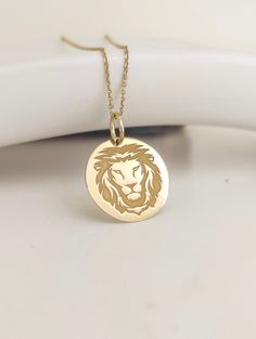 Pendant Material: 14K Solid Real Gold (NOT GOLD PLATED) Hallmark for certification engraved on the back: 585 Pendant Dimensions: - 13mm / 0.51 inches diameter - 15mm / 0.59 inches diameter - 16mm / 0.62 inches diameter - 18mm / 0.70 inches diameter - 20mm / 0.78 inches diameter *Real images of the pendant, size 15mm / 0.59 inches diameter* Thickness: 0.5mm Jump ring inner diameter: 4mm Chain Material: 14K Solid Real Gold (NOT GOLD PLATED) Chain Length available: - No Chain - 35 cm / 13,7 inches Gold Lion Pendant Jewelry, Custom 14k Gold Round Necklace Stamped 14k, Custom Round 14k Gold Necklace Stamped 14k, Etched Round Rose Gold Jewelry, 14k Gold Round Jewelry With Engraving Option, 14k Gold Engraved Round Necklace, 14k Gold Custom Engraved Round Necklace, Engraved 14k Gold Custom Necklace, Custom Engraved 14k Gold Round Necklace