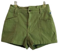 Fitted Summer Bottoms With Pockets, Green High Rise Shorts With Relaxed Fit, High Rise Stretch Shorts With Pockets, Stretch High Rise Shorts With Pockets, Fitted Green Jean Shorts Casual Style, Casual Stretch Green Jean Shorts, Stretch Cotton Shorts With Belt Loops, Mid-rise Green Shorts For Summer, Green Mid-rise Shorts For Summer