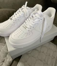 White Sneakers Shoes, Nike Shoes Air Force, Casual Sandals Womens, Fendi Fashion, Shoes Free, All Nike Shoes, White Shoes Sneakers, Nike Air Force Ones, Cute Nikes