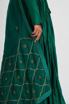 Shop for Nishar Ahmed Green Chanderi Anarkali Set for Women Online at Aza Fashions Fly Embroidery, Flared Anarkali, Chanderi Anarkali, Embroidery Neckline, Organza Dupatta, Silk Organza, Silk Embroidery, Set For Women, Anarkali